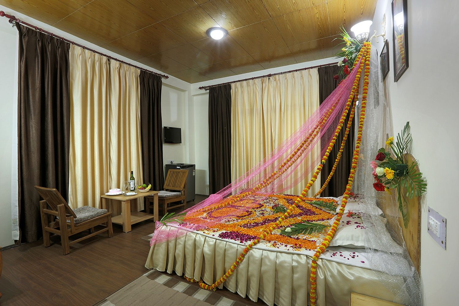 Honeymoon Suite- With Balcony and Snow Peak ,River View