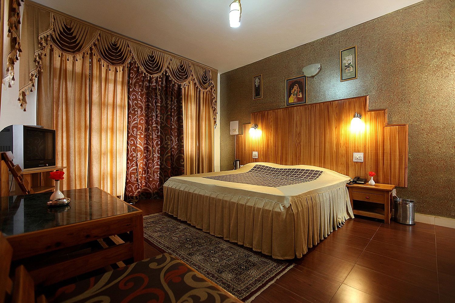 Naina Resort Deluxe Room-With Garden View 2