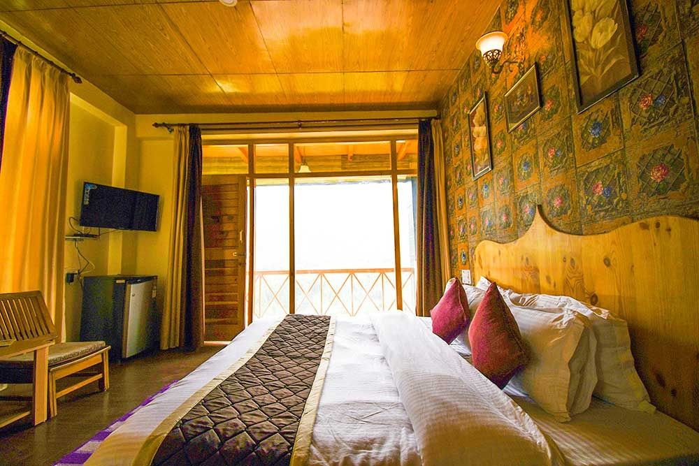 Naina Resort Deluxe Room-With Garden View 3