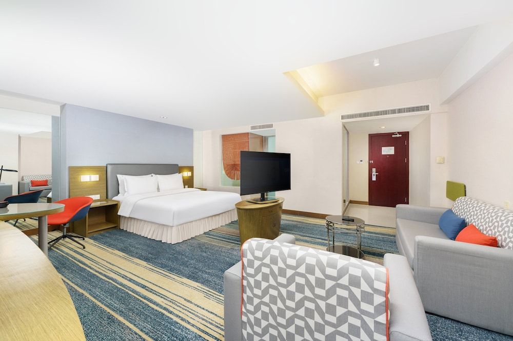Standard Room, 1 King Bed (Extra Floor Space)