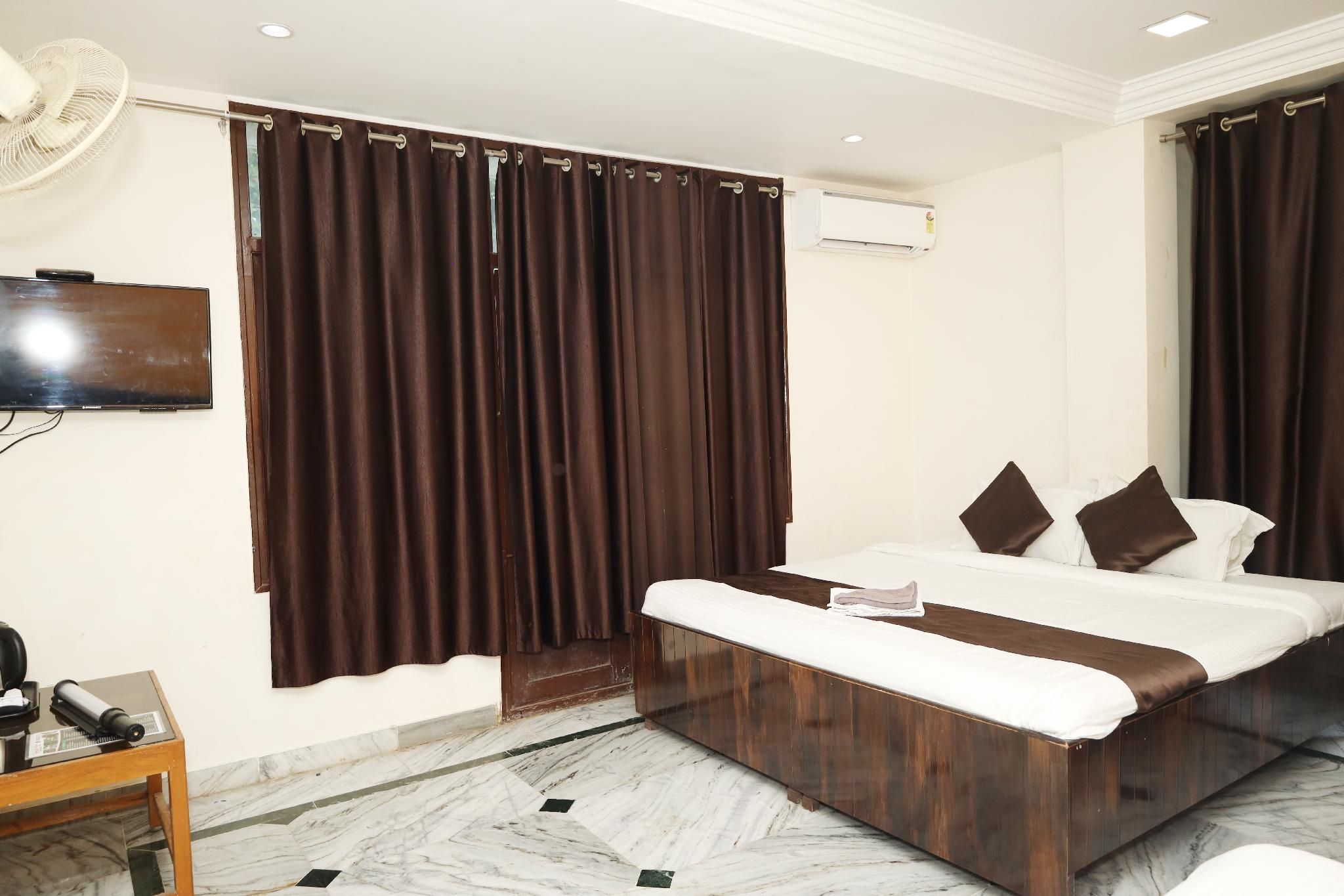 Hotel Sachidanand Double Bed - AC Room