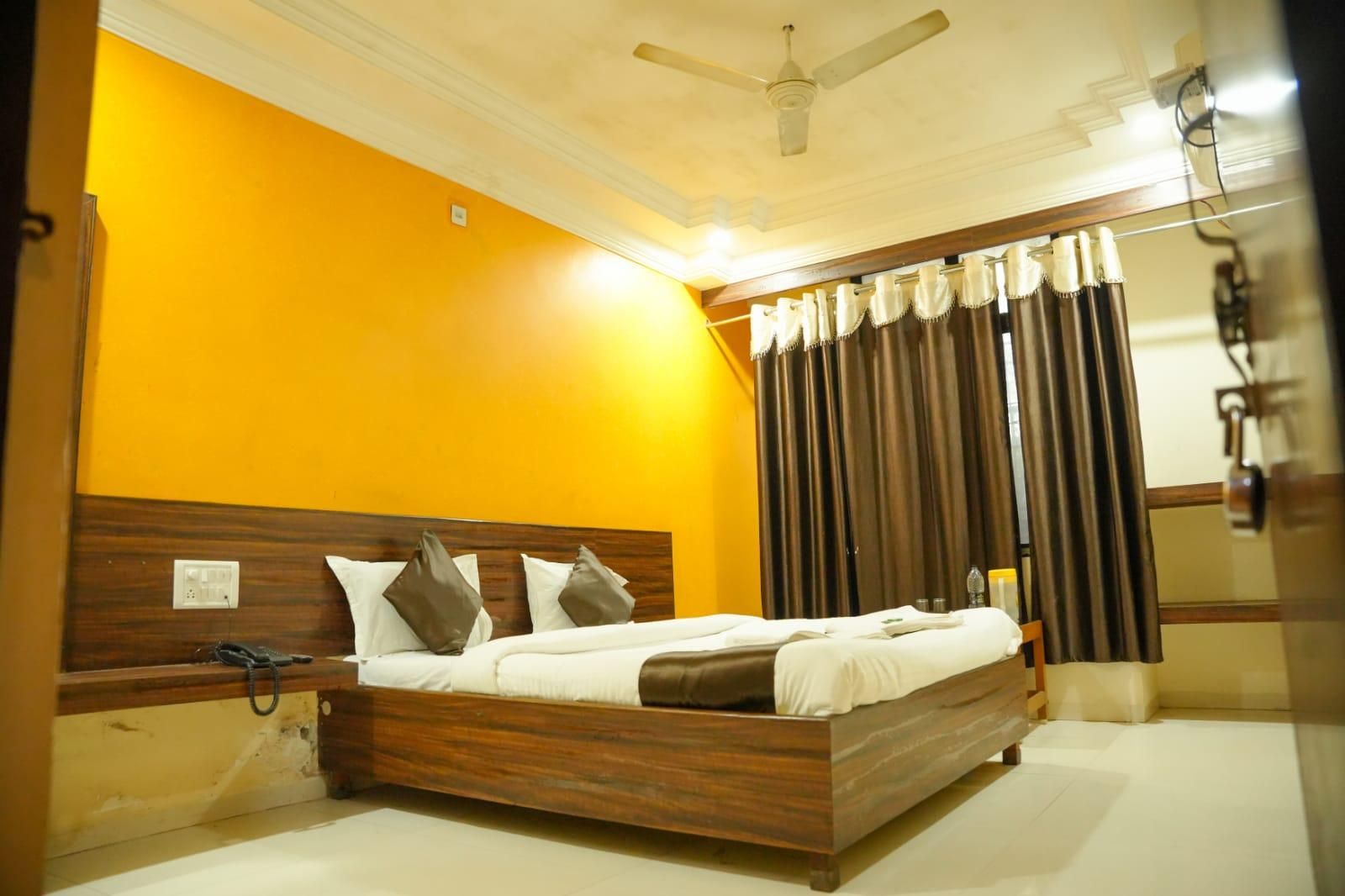 Hotel Sachidanand Double Bed - AC Room 3