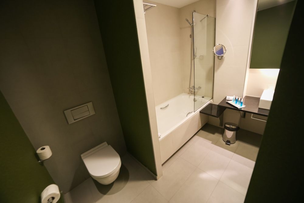 Hotel 525 Family Triple Room 6