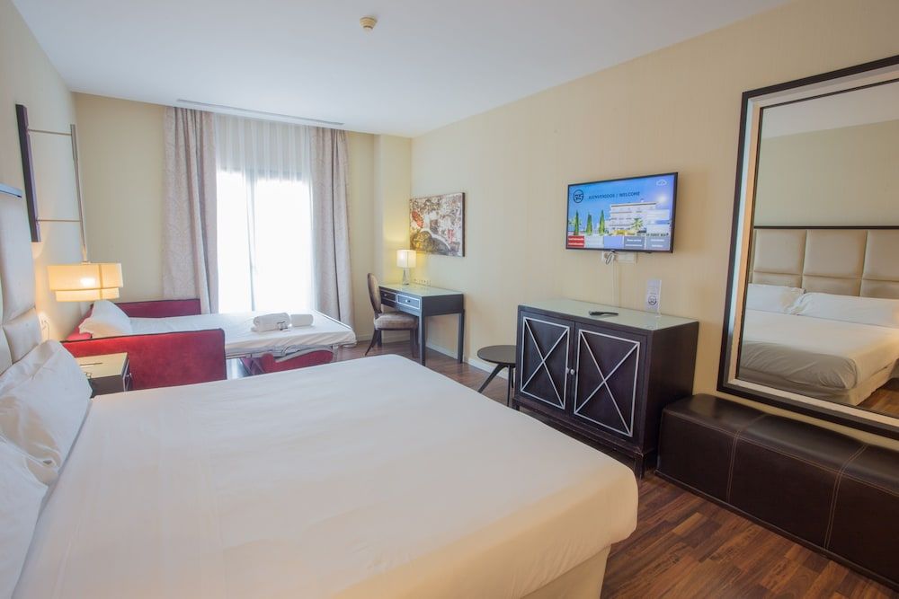 Hotel 525 Family Triple Room 3