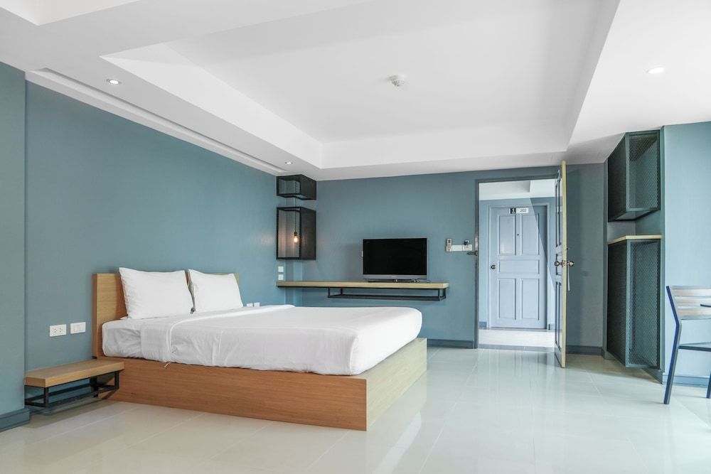 undefined Nora Lakeview Hotel 10