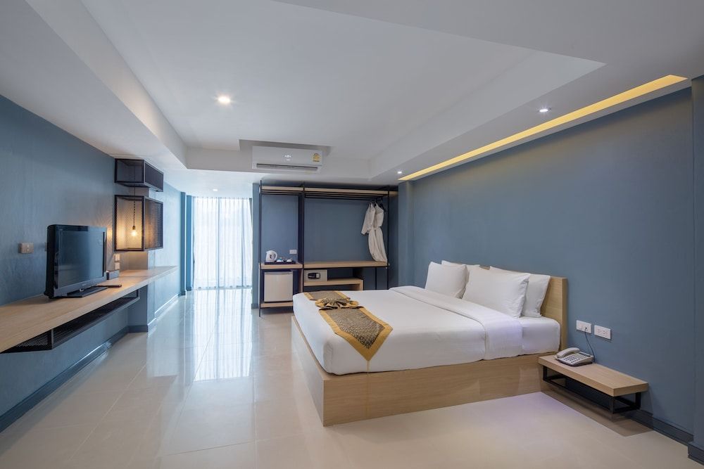 undefined Nora Lakeview Hotel 6