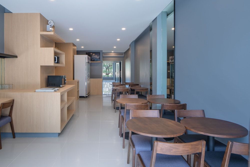 undefined Nora Lakeview Hotel 2