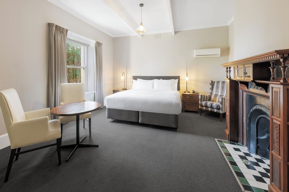 Luxury Room, 1 King Bed (Heritage)