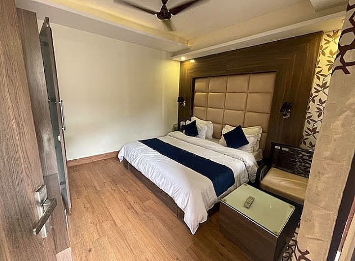 Hotel Wild Rose Premium Room (With Front View Private Balcony) 2