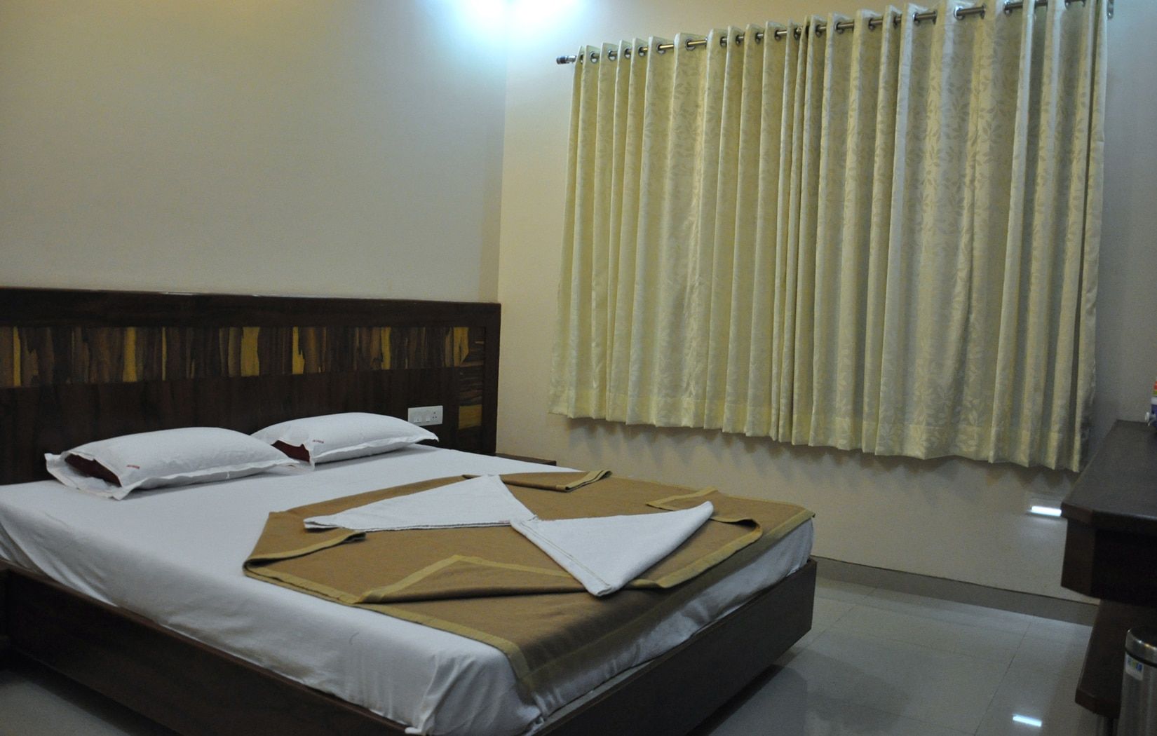 Hotel Sai Asara Double Bed Non Ac 8
