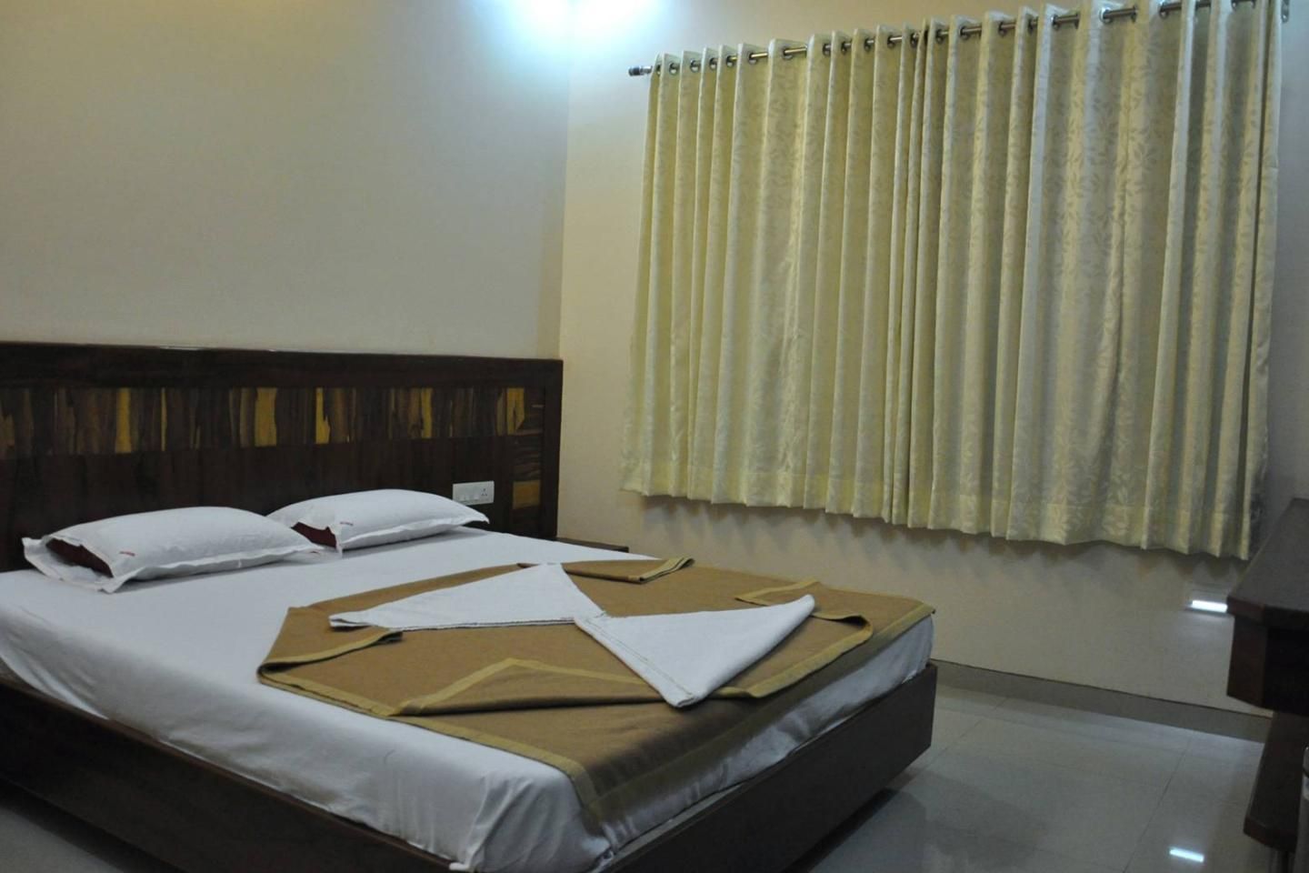 Hotel Sai Asara Double Bed Non Ac 7