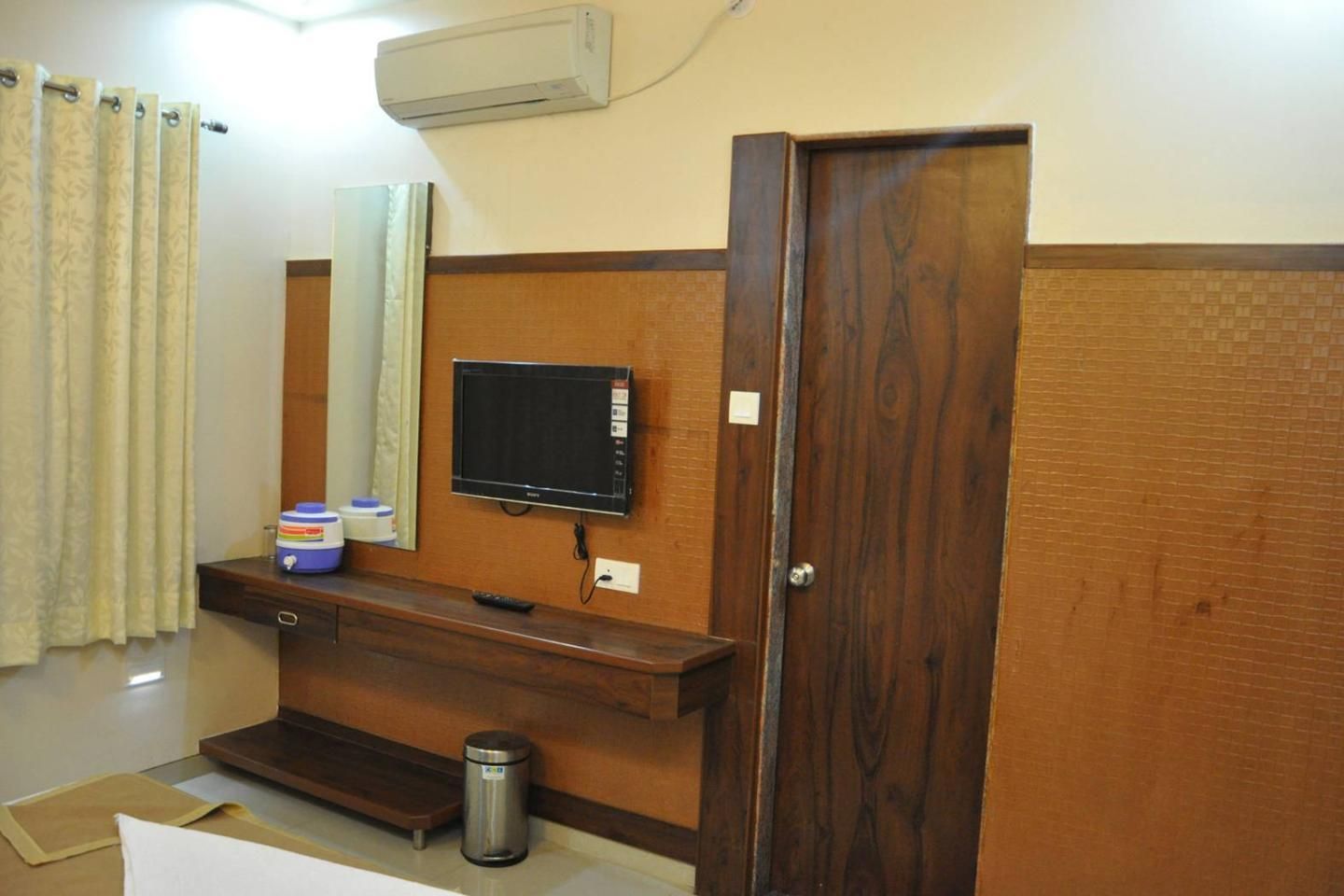 Hotel Sai Asara Double Bed Non Ac 10