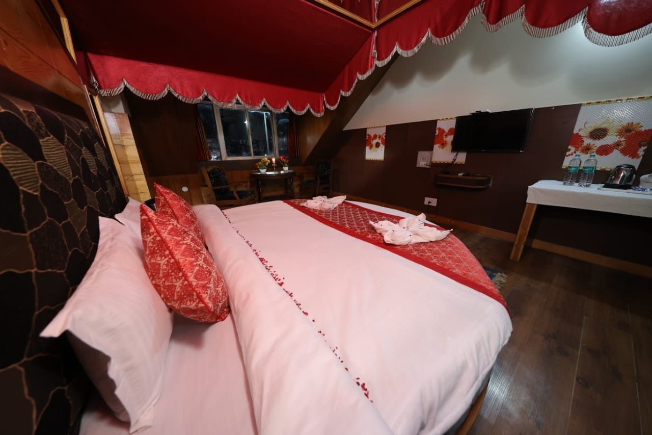 Honeymoon Suite