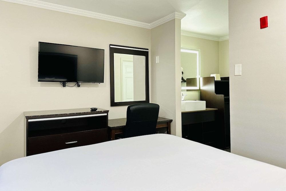 Standard Room, 2 Queen Beds, Non Smoking