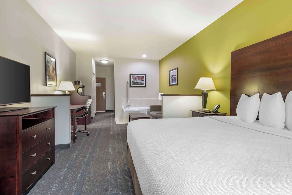 Suite, 1 King Bed, Accessible, Bathtub (with Sofabed)