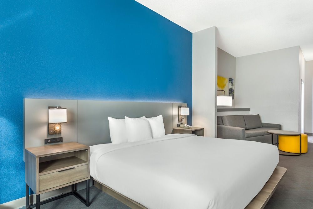Suite, 1 King Bed with Sofa bed, Accessible, Non Smoking