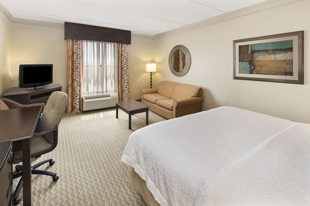 One king with sofabed ns