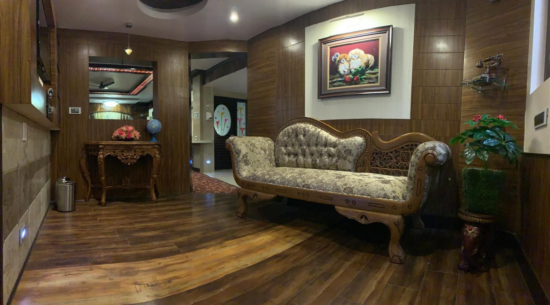 undefined Beverly Villa  3