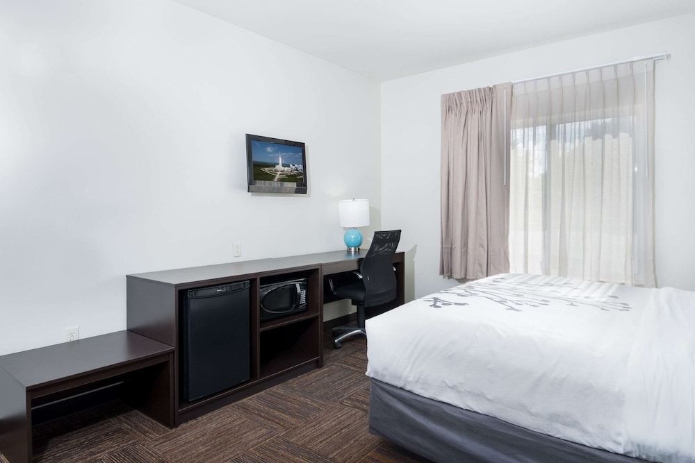 Suite, 1 King Bed, Non Smoking (Roll-In Shower)