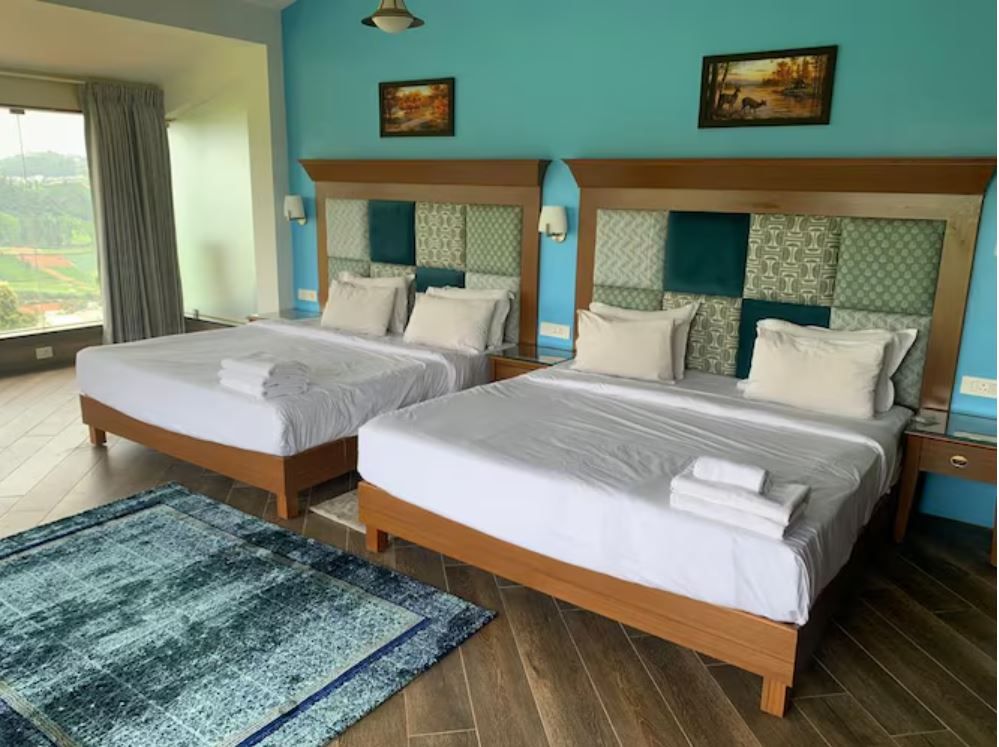 Executive Suite with Mountain View