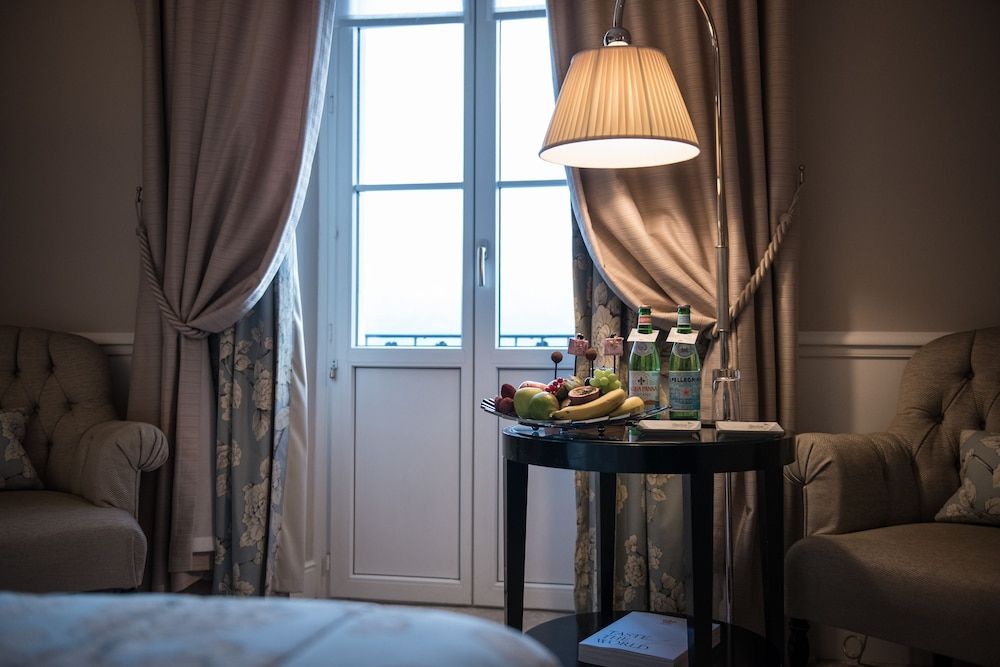 Grand Hotel du Lac - Relais & Châteaux Superior Room, Lake View 3