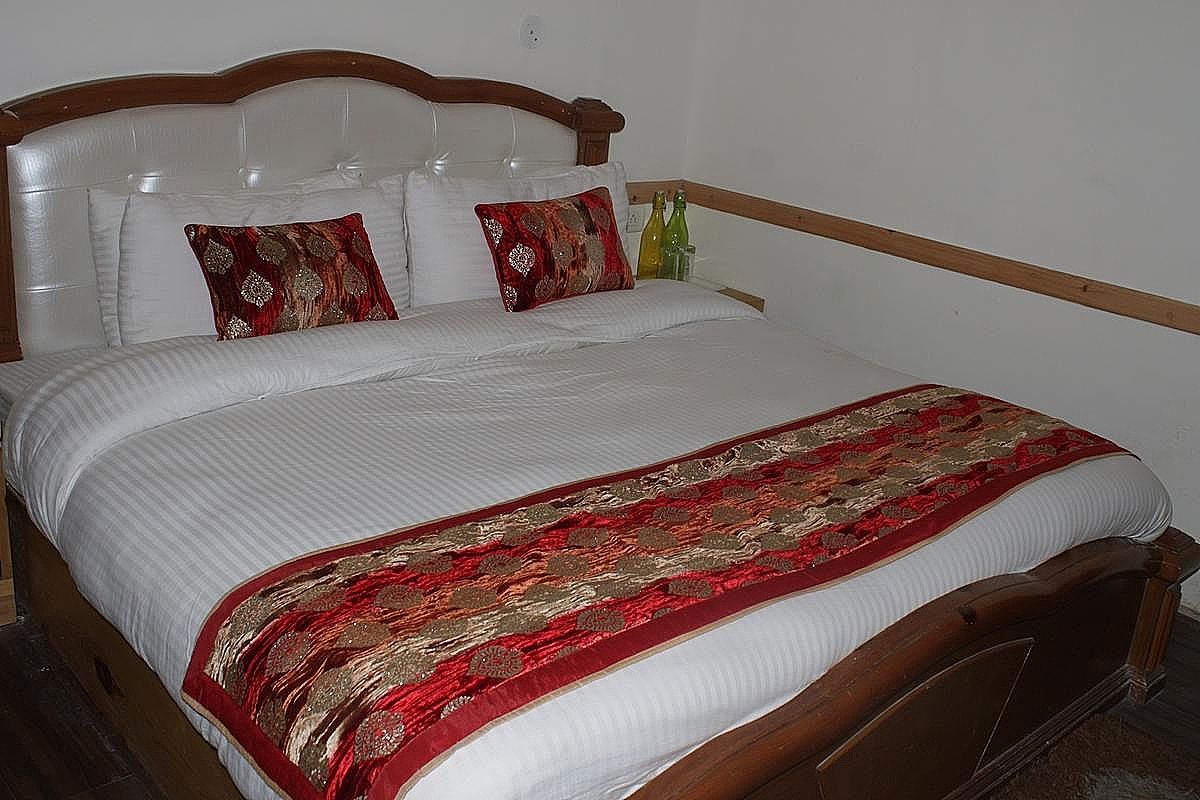 Whispering Valley Resort & Roof Top Cafe Deluxe Room (Without Balcony) 6