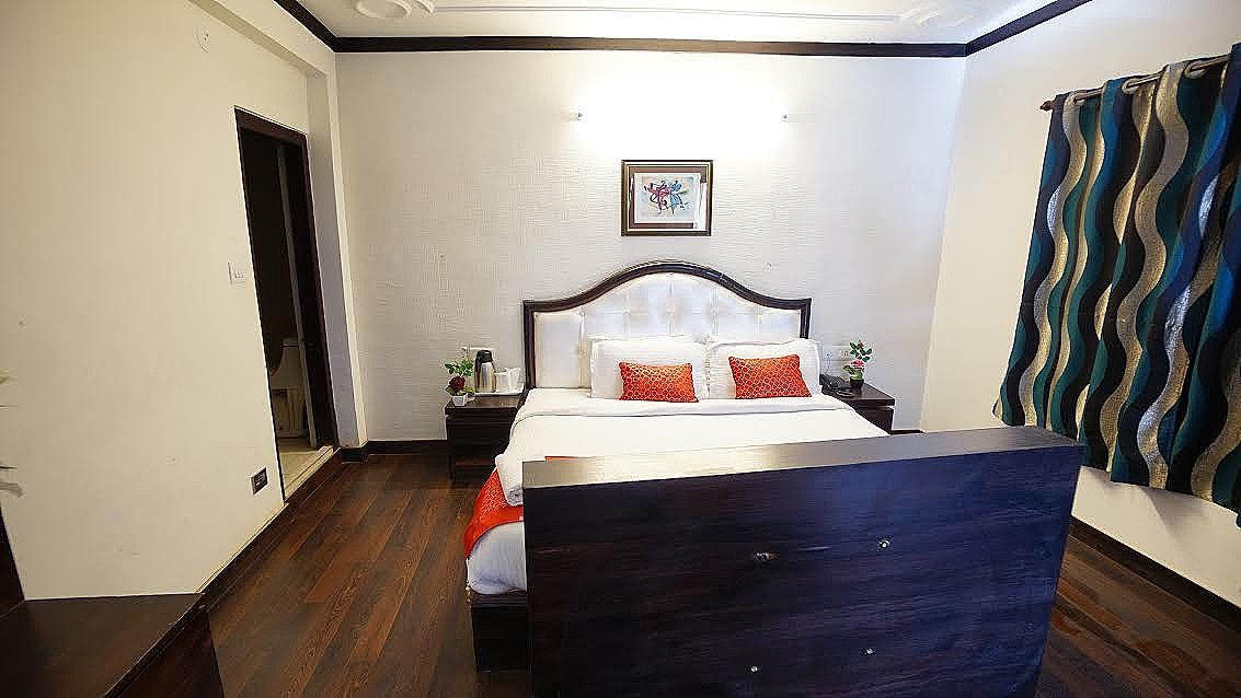 Whispering Valley Resort & Roof Top Cafe Deluxe Room (Without Balcony) 7