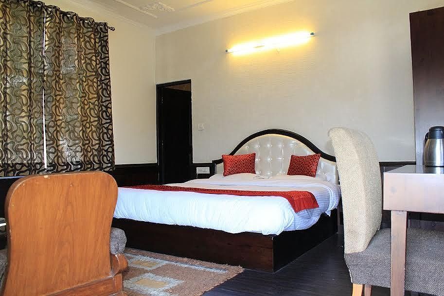 Whispering Valley Resort & Roof Top Cafe Deluxe Room (Without Balcony) 3