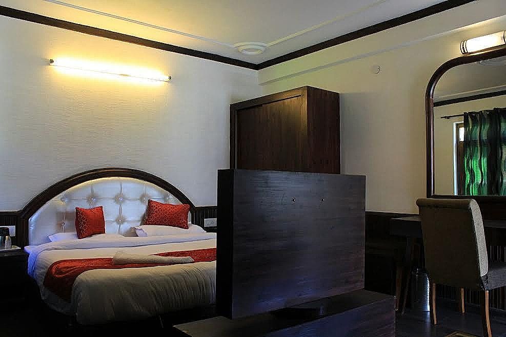 Whispering Valley Resort & Roof Top Cafe Deluxe Room (Without Balcony)