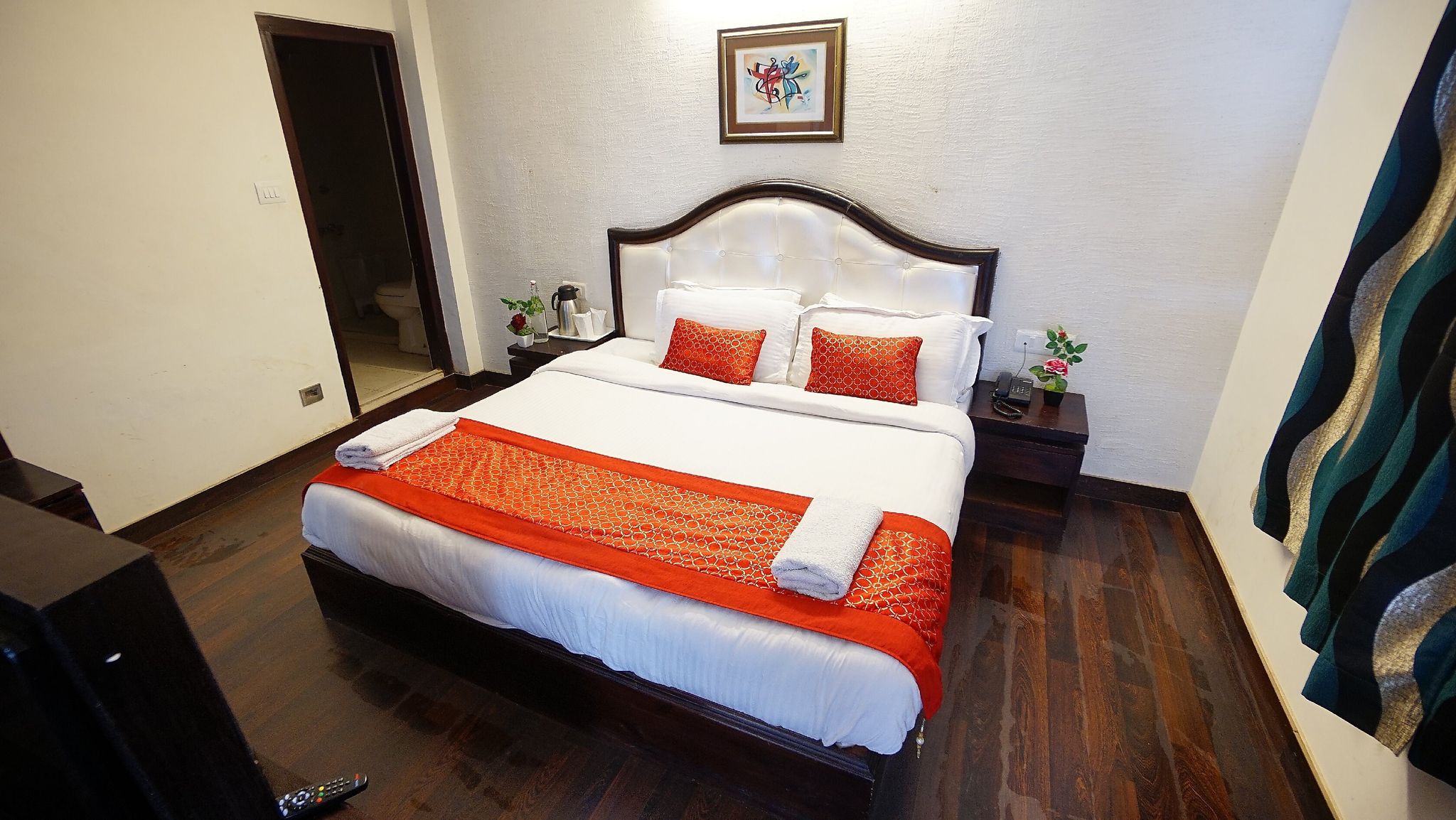 Whispering Valley Resort & Roof Top Cafe Deluxe Room (Without Balcony) 5