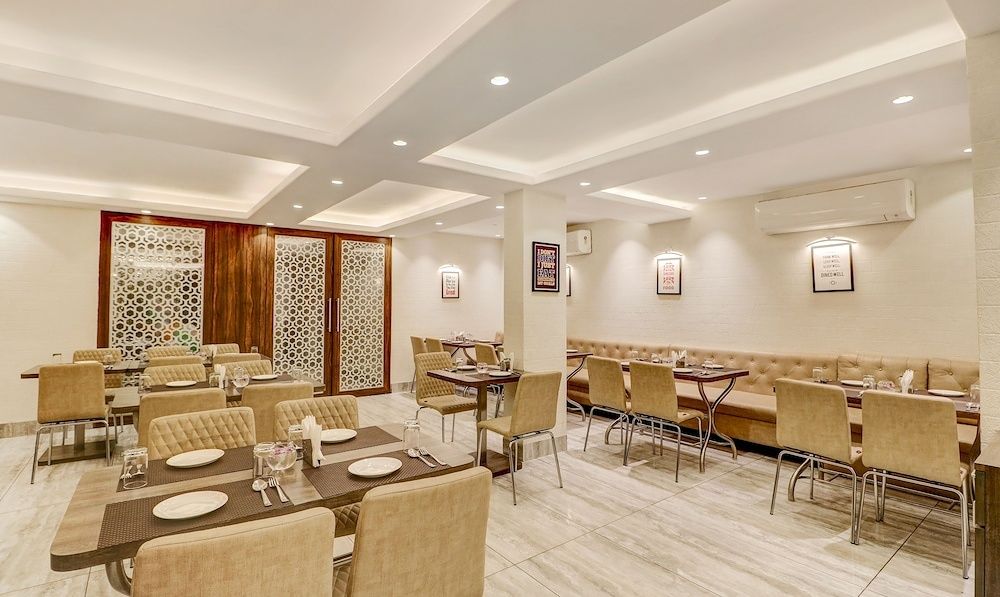 undefined Treebo Radhe Palace, Lake Town 4