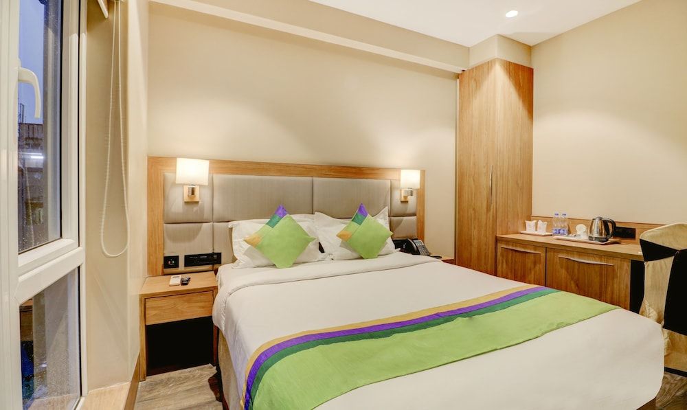 undefined Treebo Radhe Palace, Lake Town 5