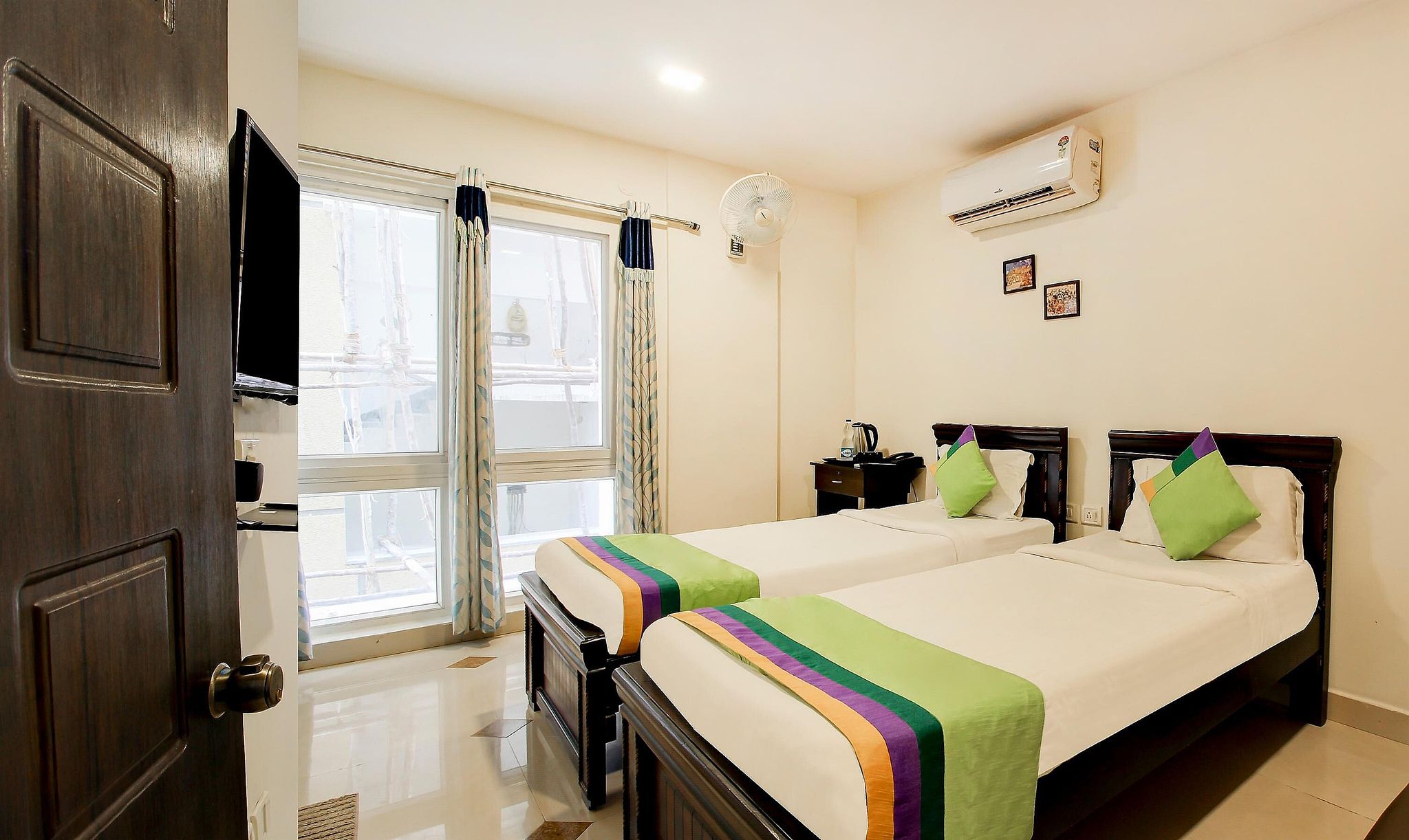 Treebo Srico ,Banjara Hills Standard Double Room 3