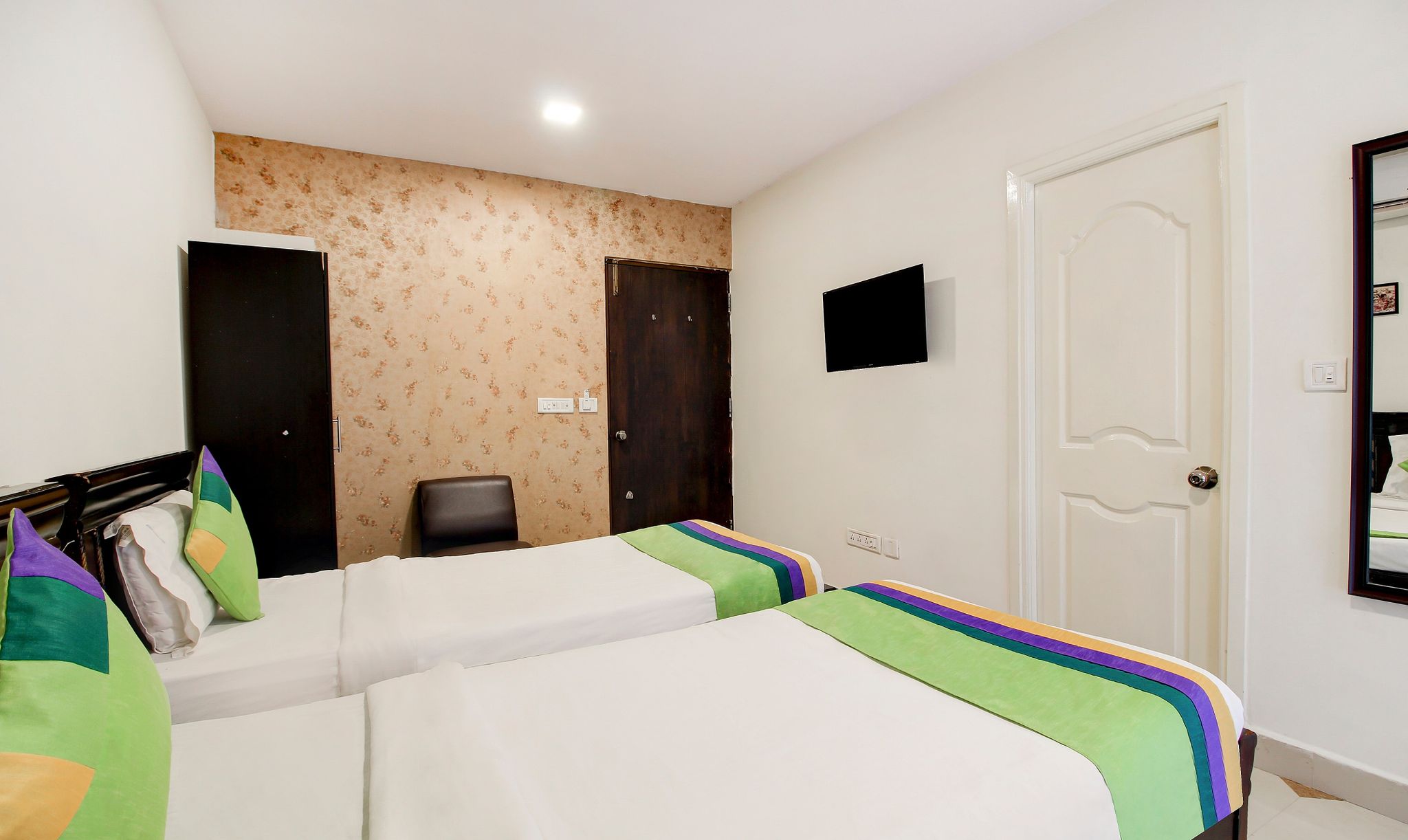 Treebo Srico ,Banjara Hills Standard Double Room 2