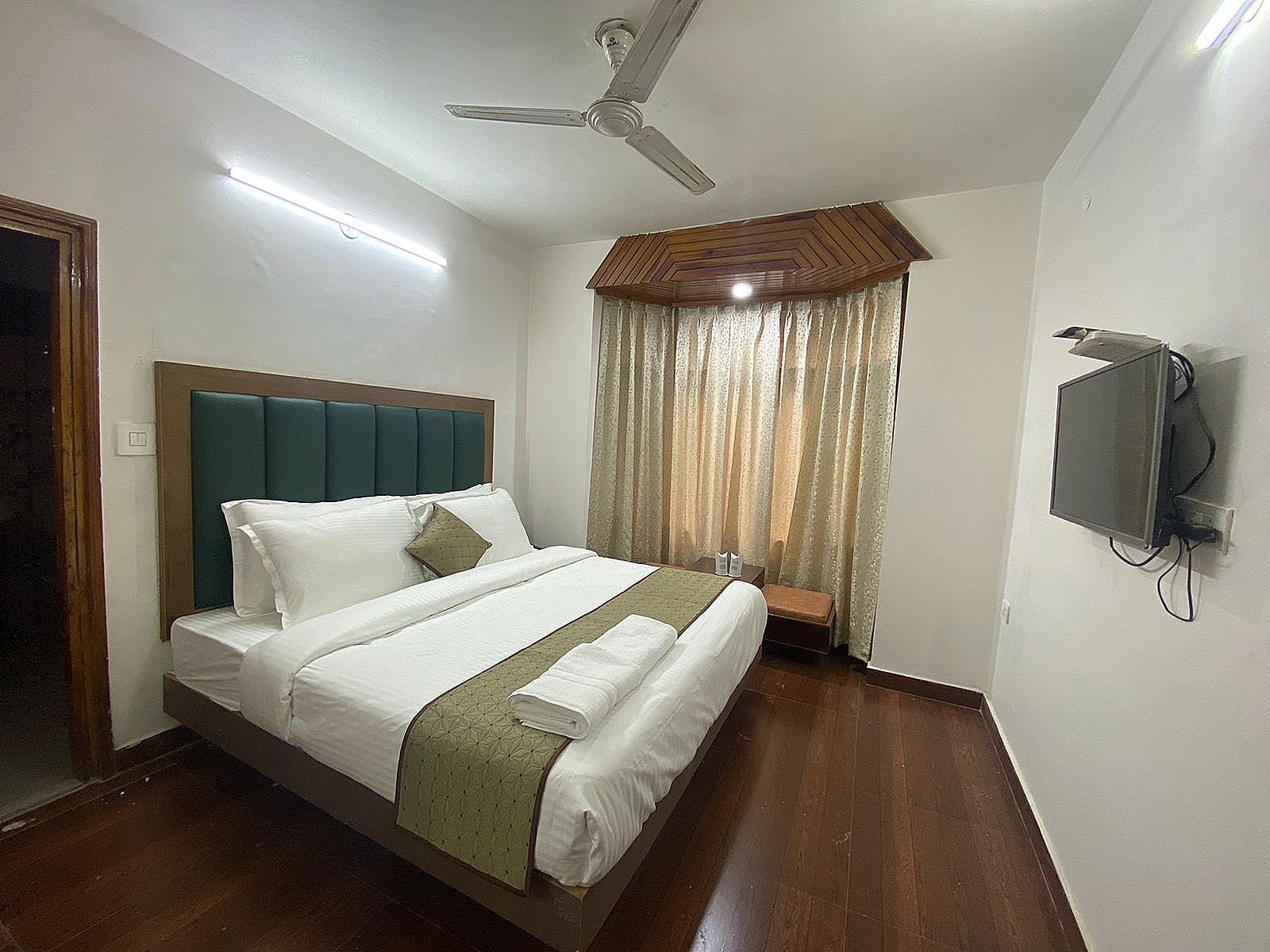 Hotel Rosewood - Near Mall Road