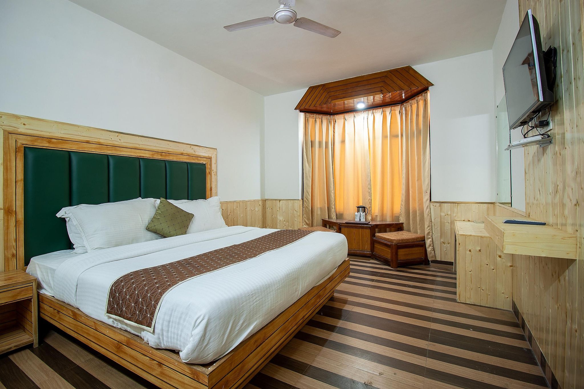 Hotel Rosewood - Near Mall Road