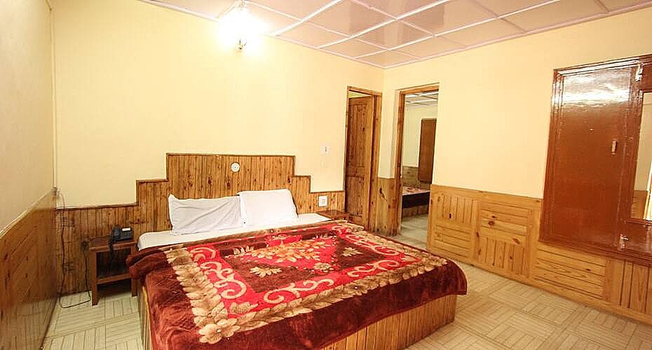 Hotel New Royal & Restaurant Suite Room