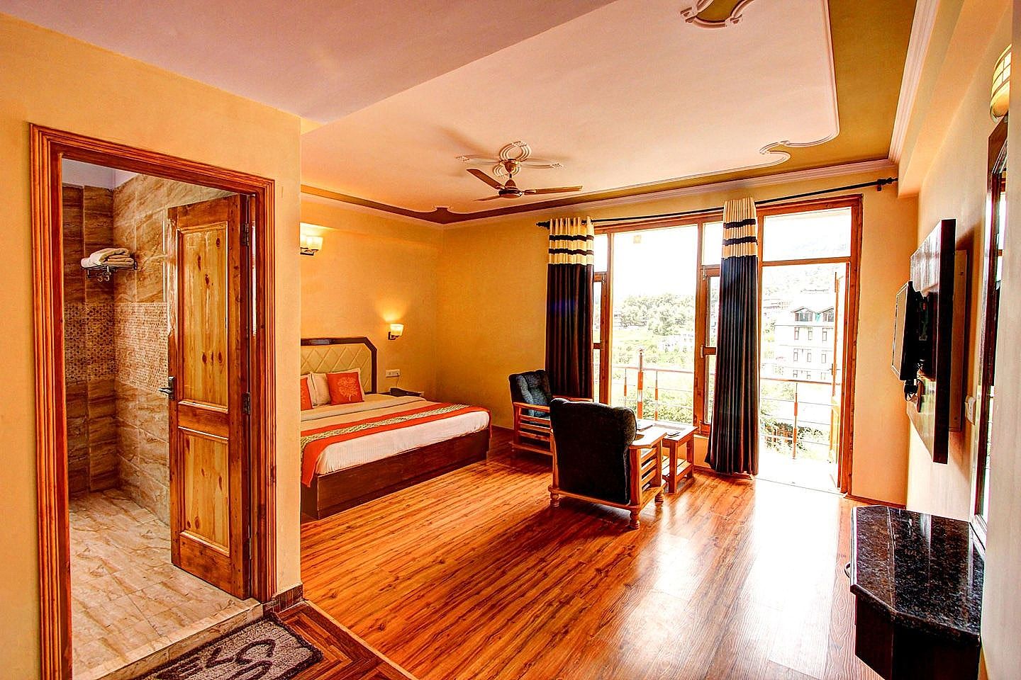 LUXURY ROOM- WITH BALCONY