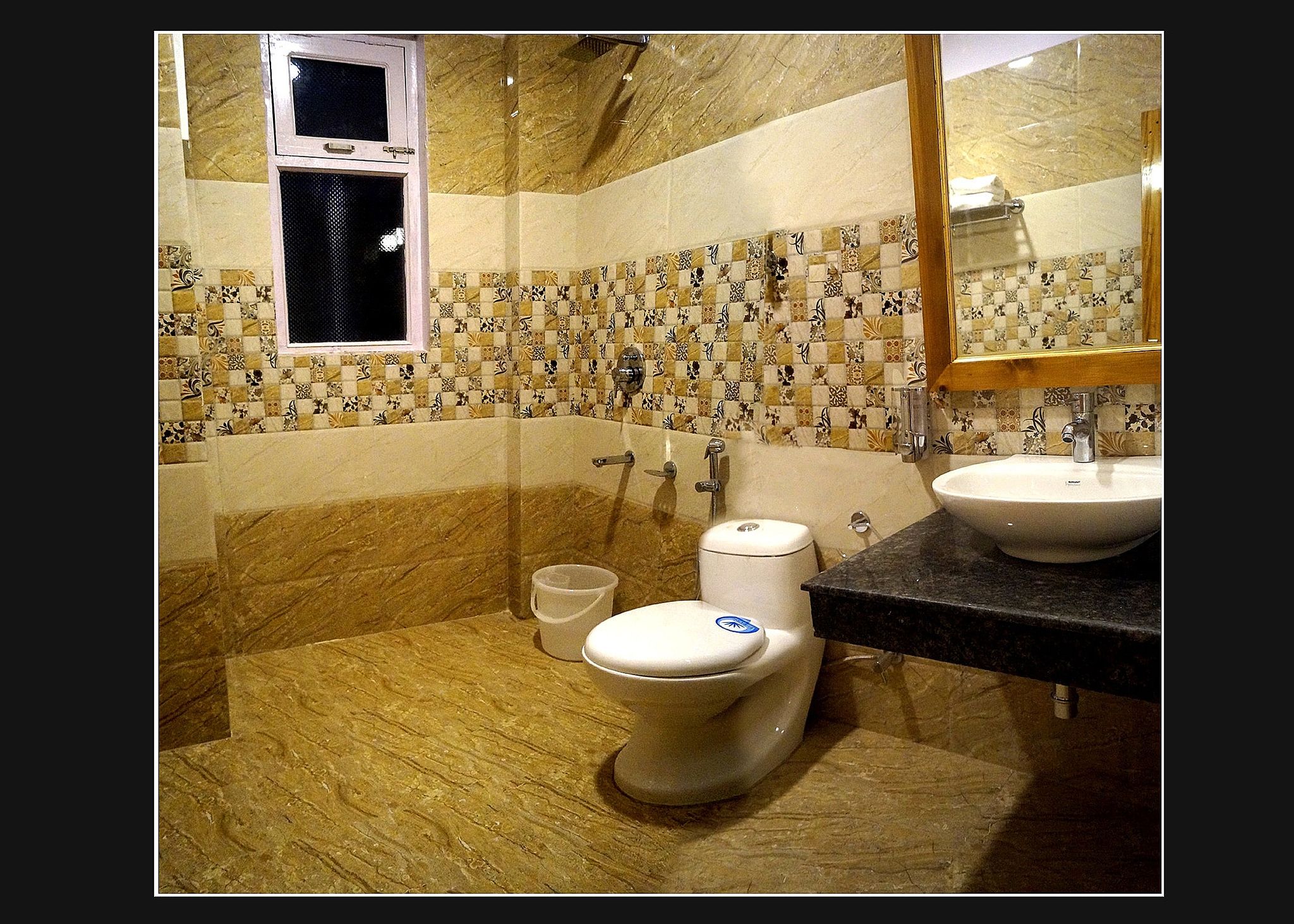 Snow Country Manali DELUXE ROOM - WITHOUT BALCONY 5