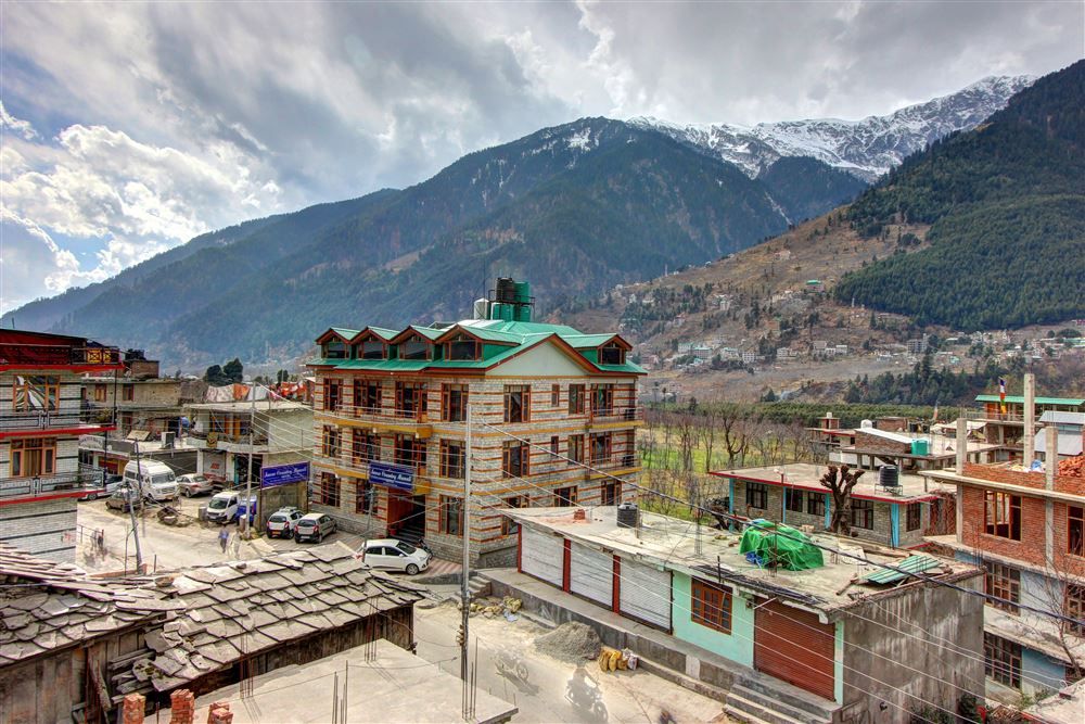 Snow Country Manali