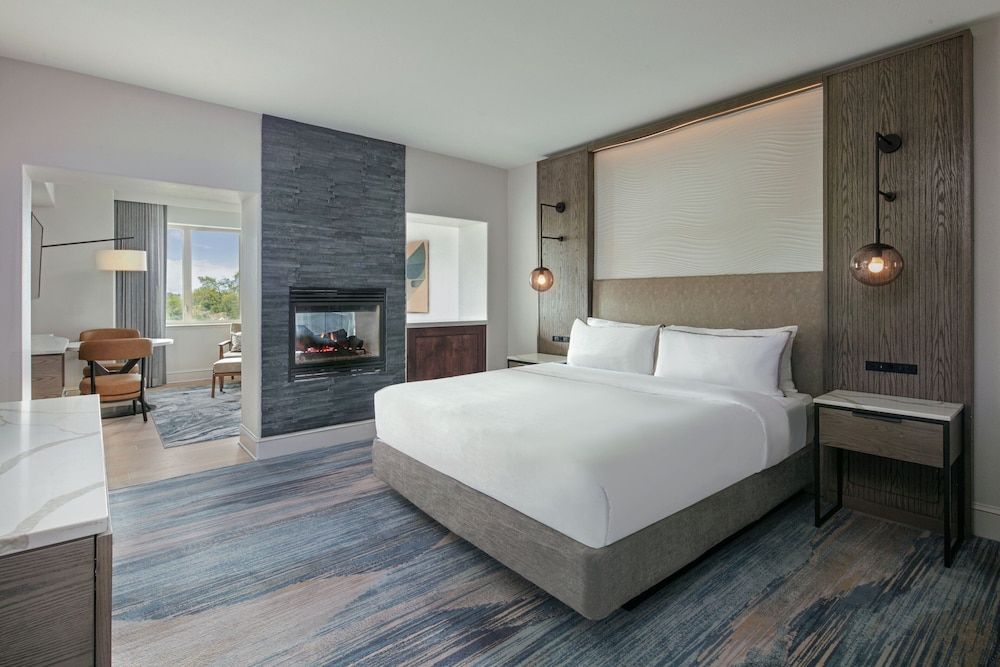 Junior Suite, 1 King Bed with Sofa bed, Non Smoking, Fireplace
