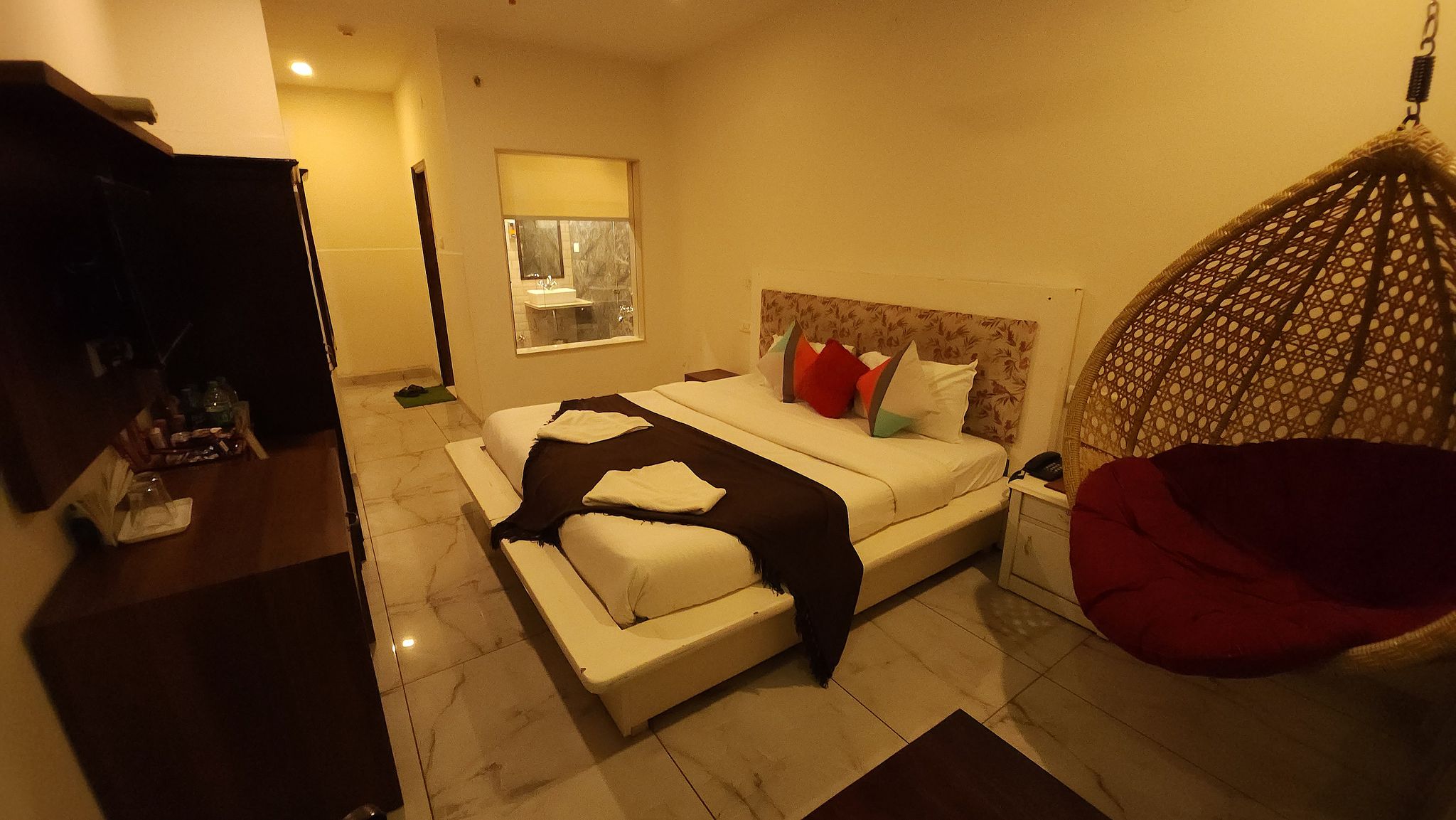 Super Deluxe King Room with Swing and Front View