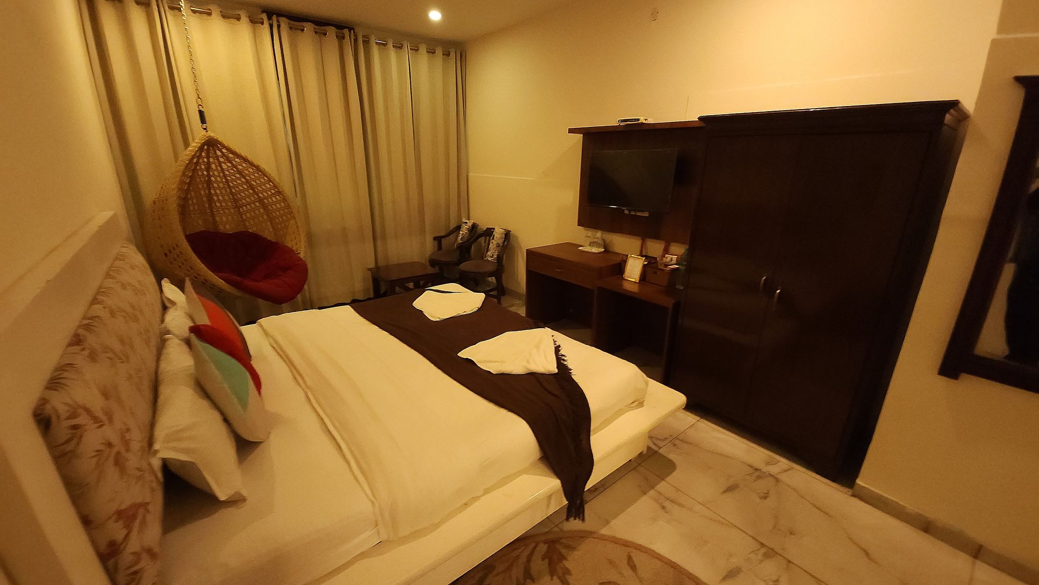 Super Deluxe King Room with Swing and Front View