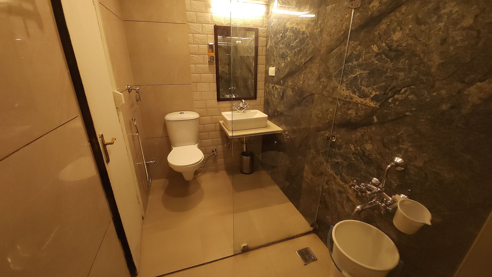 Super Deluxe King Room with Swing and Front View