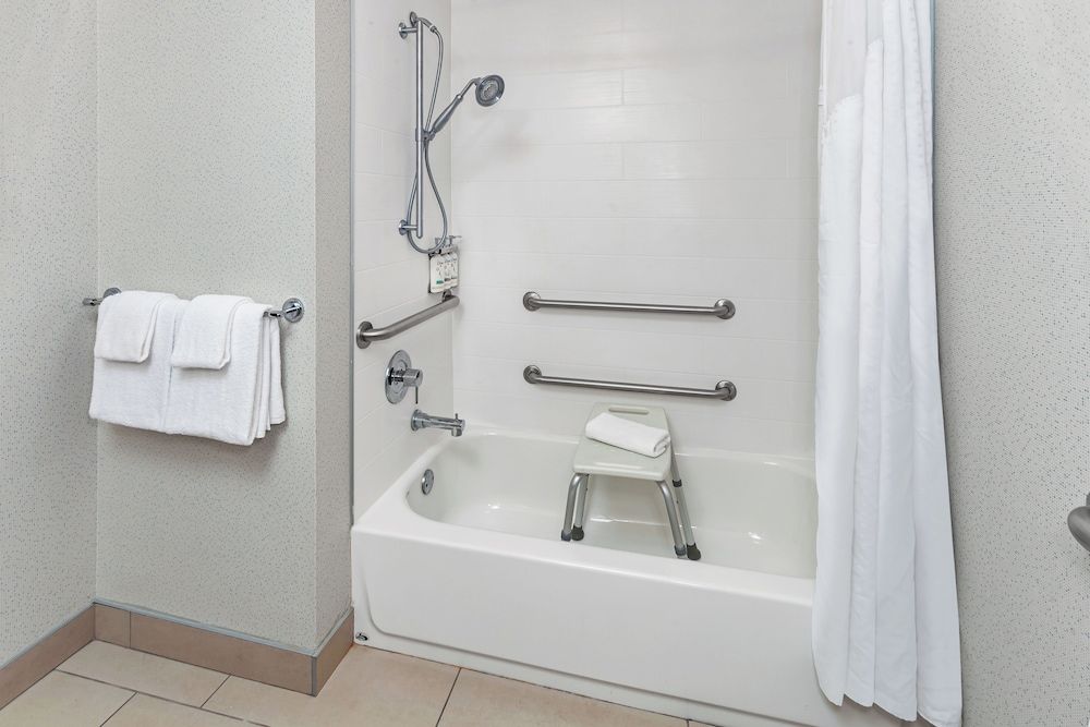 Standard Room, 1 King Bed, Accessible Bathtub (Communications)