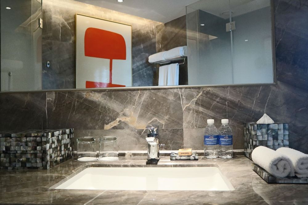 Howard Johnson Huaihai Hotel Shanghai Deluxe Room, 2 Twin Beds, Non Smoking 4