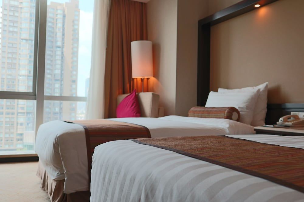 Howard Johnson Huaihai Hotel Shanghai Deluxe Room, 2 Twin Beds, Non Smoking
