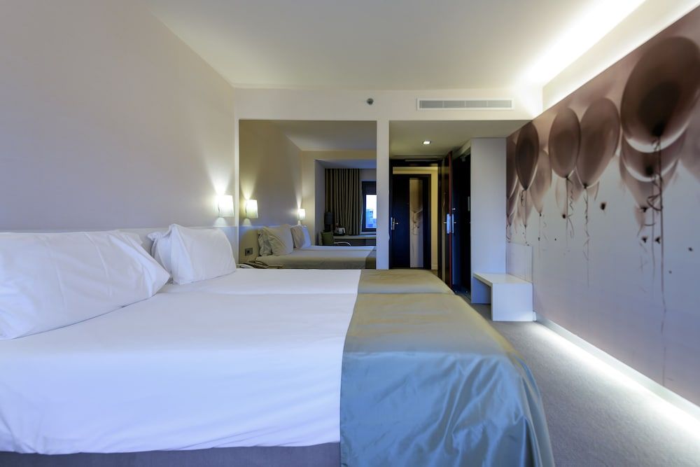 Ramada Plaza by Wyndham Bucharest Convention Center Room, 2 Twin Beds, Non Smoking 4