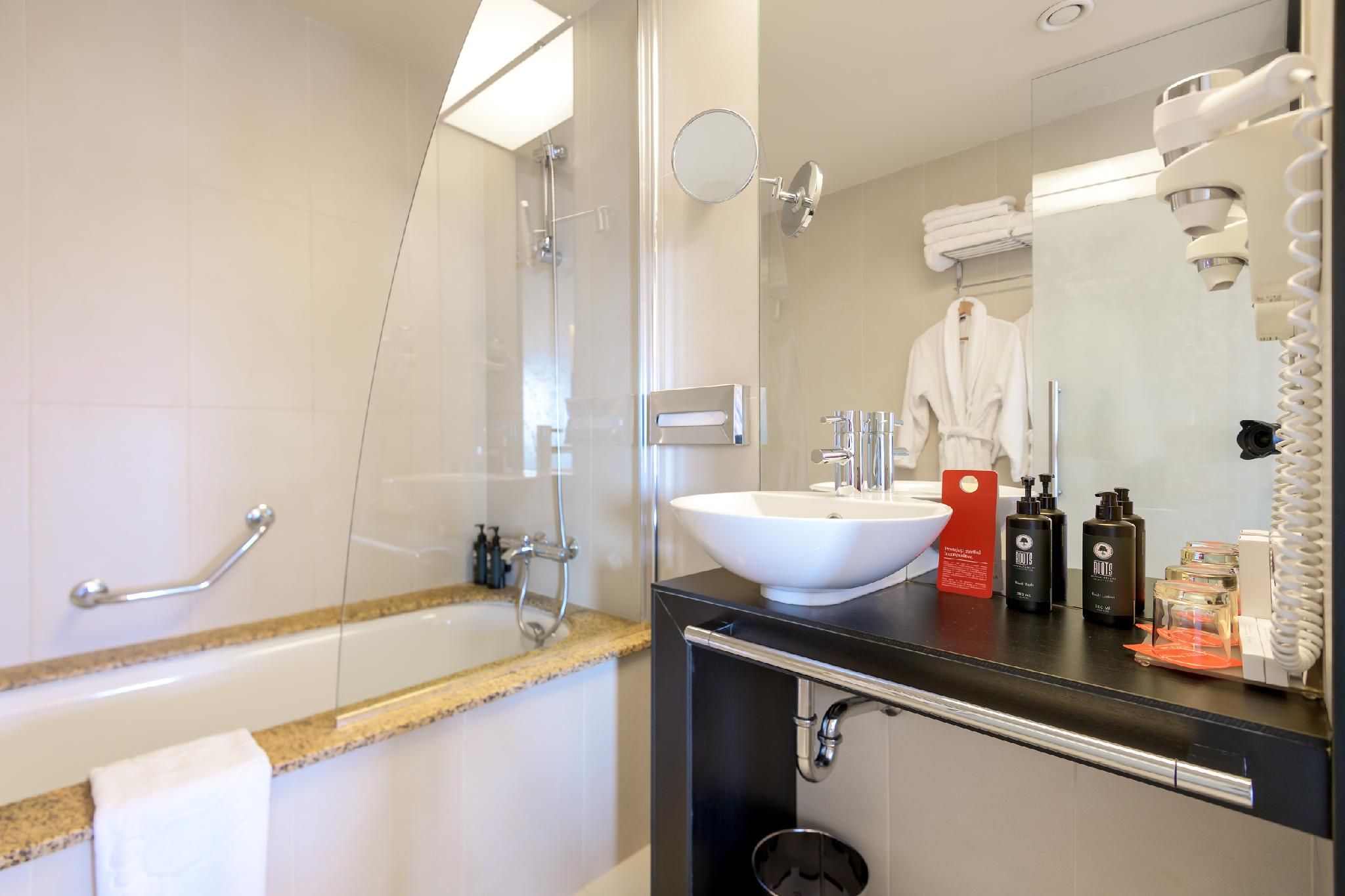 1 King Bed Junior Suite Non-Smoking