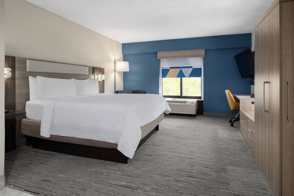 Standard Room, 1 King Bed (Extra Floor Space)